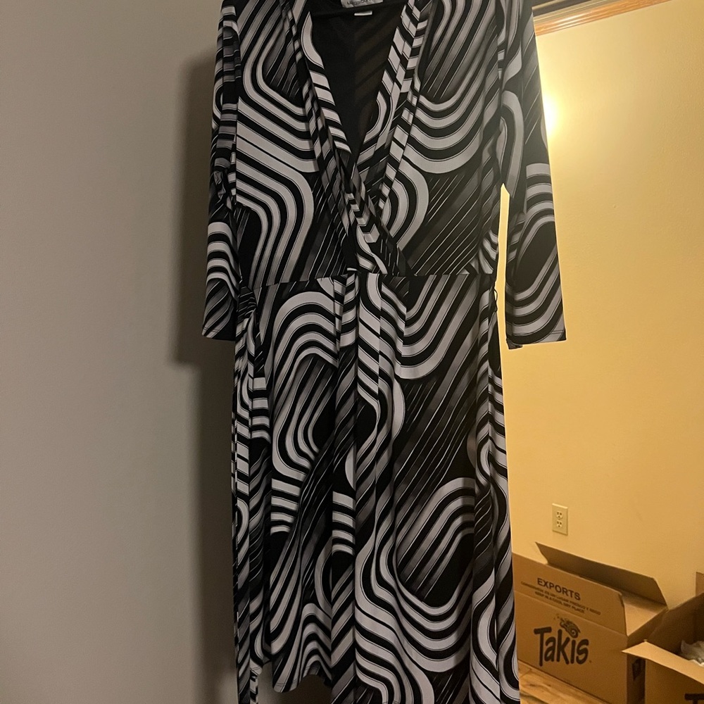 Mock wrap 3/4 sleeve knee length dress